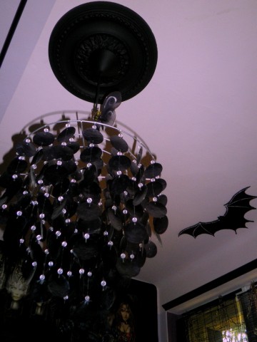 lampa gotycka czarne płatki roza